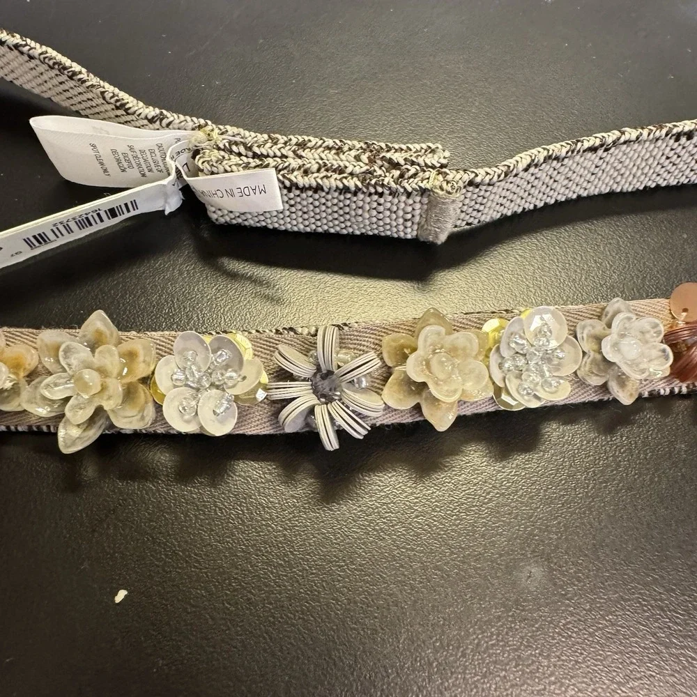 LOFT Belt Womens Small/Medium Beaded Flowers Metallic Stretch Snap‎ neutrals